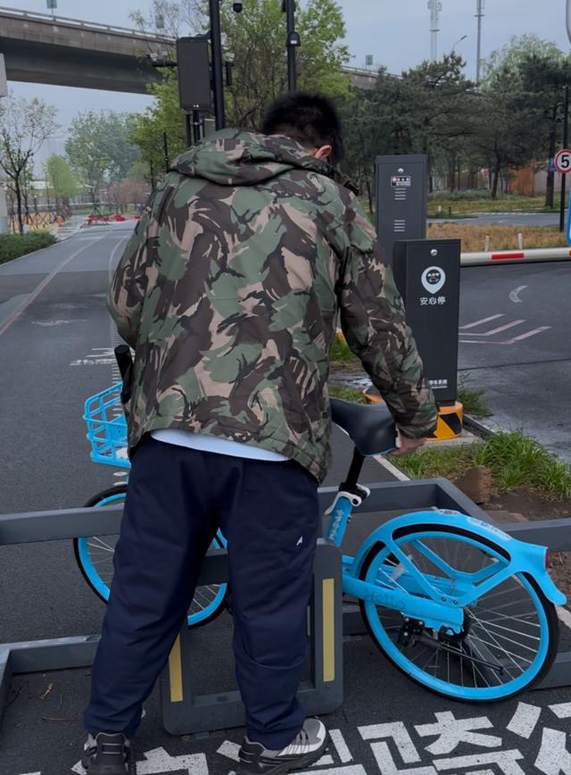 调查 | 浪漫骑行变“障碍跨越”，这些慢行空间有点尴尬