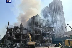 河北燕郊爆燃已致2死26伤，遇难者亲属：招待所老板娘遗体找到，丈夫仍失联图片