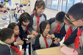 爱的传递！五年级女孩剪去长发，背后的故事很暖图片