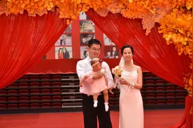 55对扎根新疆伉俪齐聚中石大 共赴集体婚礼唱响边疆情缘图片