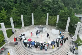 崂山风景区推出《崂山道士之穿墙术》实景演出图片
