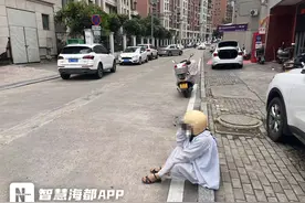 事发永泰！摩托车相撞女子倒地，海都记者上前搀扶并协助报警图片