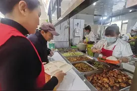 72处老年助餐点每天就餐人数近万人次 “家门口”的食堂让老人吃饭不再难图片