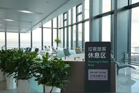 春运来机场，既能“躺平”过夜也能洗上热水澡图片