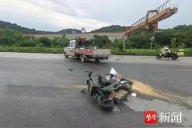 货车左转弯致电动车摔倒，无接触也要担责图片