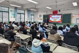 莱山区开展“国防安全 青春挺膺”主题团日活动图片