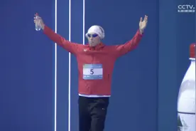 刚刚决赛，孙杨冠军！“热爱到底，永不言弃”图片