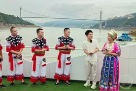 为何偏偏选中了重庆？董宇辉走进“中华诗城”谈初衷图片