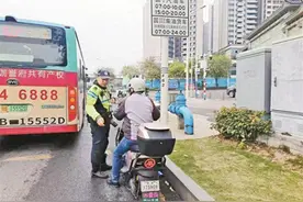 用上无线射频识别！光明交警加强电动自行车常态化执法图片