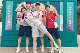 笑容灿烂！陈梦晒女乒四朵金花奥运村合影图片