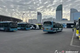 乌鲁木齐站北广场公交首末站今日迁移至南广场图片