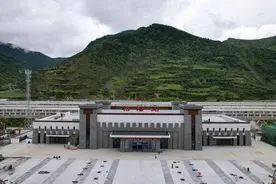 动车开到黄龙九寨④｜旅客坐动车到黄龙九寨站后怎么去景区？换乘攻略来啦图片