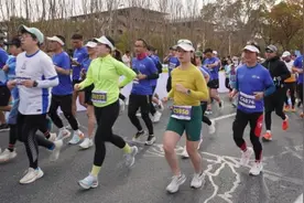 “人工智能+”护航 上海移动助力2025上海长江半程马拉松赛事保障图片