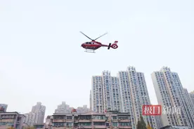 79分钟紧急救援！枝江心梗患者经直升机转运至武汉接受救治图片
