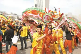 千年古城龙献瑞 春到人间万象新图片