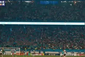 中甲联赛上座人数创新纪录 超5.5万名球迷齐聚大连图片