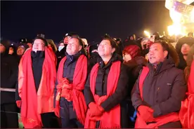 察右中旗：旺火花灯共绘团圆景 欢歌笑语开启幸福年图片