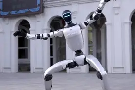 新花样！宇树机器人解锁“鲤鱼打挺”，太极、格斗样样精通图片