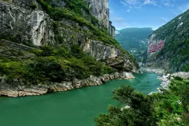 县域新气象｜联动保护让赤水河流域水长清、岸常绿图片