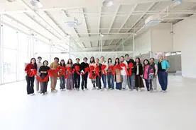 文体社会｜被烧毁的“白屋”在灰烬中“重生”，舞蹈家谢欣：劫难是生命的礼物图片