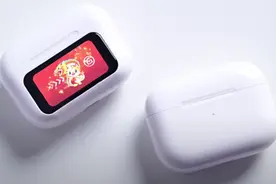 藏不住了？新专利显示苹果仍计划为AirPods充电盒配屏幕图片