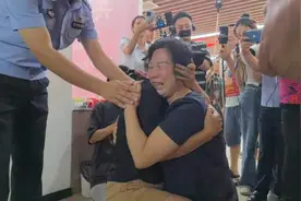 一个母亲的寻女之路：称遭家暴带女出走后女儿失踪，找了40年终团聚图片