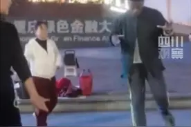 “甲亢哥”重庆偶遇广场舞大妈：当场下车秒变舞林高手！图片
