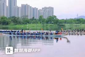 多人围观，场面火爆！福州最大湖上演龙舟竞速盛宴！图片