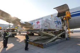 缅甸地震即将来到“黄金72小时”，中国救援人员与死神赛跑图片