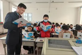 铁路“蓝朋友”走进校园 守护童心图片