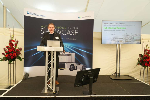 中国无人驾驶重卡开进英国最大港口