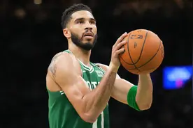 塔图姆：休赛季重点改进了跳投 每日两练解决投篮机制问题图片