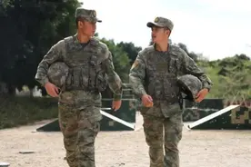 好兄弟同时带编入伍，分到同一连队！图片