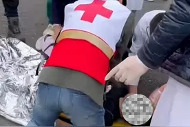 男子参加半马比赛心脏骤停，临沂志愿者上演教科书式“生死营救”图片