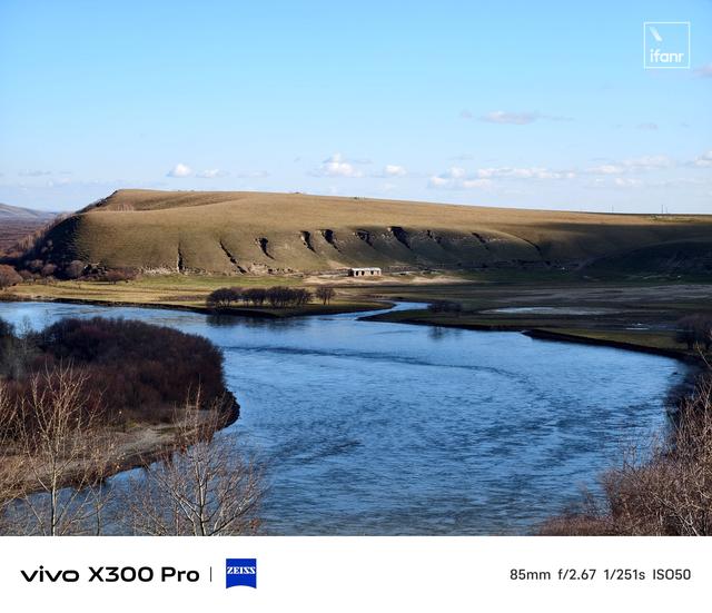 vivo X300 Pro 首发评测：直屏回归，长焦封神