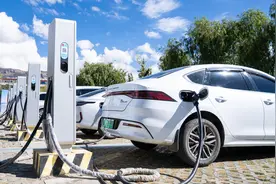 拉萨：318国道川藏超充绿廊全线贯通图片