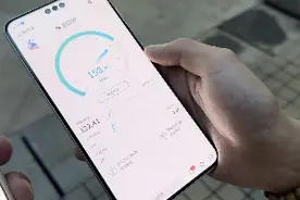 华为新机发售，记者现场体验5G网速狂飙图片