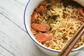 台媒体人趣味科普两岸“泡面文化”：两岸消费者吃泡面有三点不同图片