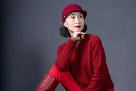 一袭红衣 尽显喜庆图片