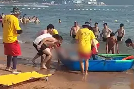 大三学生溺亡家属认为救援不力，青岛一浴：救生员在岗，正积极与家属沟通视频封面