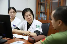 一到秋天就嗓子发痒，咳不出又咽不下？国医名师教你这样调理图片