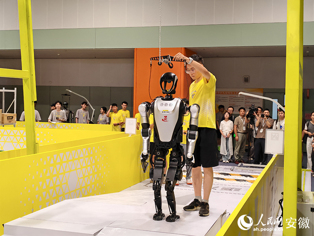 全国首个全尺寸机器人“武林大会”在合肥举办