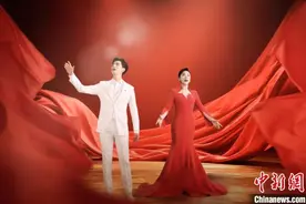 陈思思阿云嘎共唱《荣光》献礼中华全国总工会成立百年图片