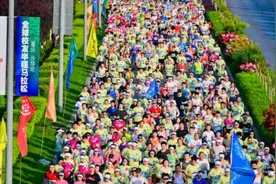 2025重庆沙坪坝全球校友半程马拉松燃情开跑图片