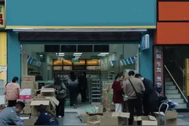 药店越开越多，老板越挣越少：谁撑起了生意，谁抢走了利润？图片