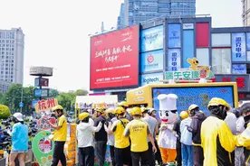 香囊、粽子、防暑药品……杭州美团骑手收到端午礼包图片