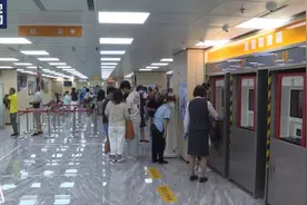 港澳非中国籍永久性居民可申办来往内地通行证 外籍居民：很兴奋图片