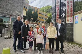 7号仓库服饰连锁品牌团队赴三穗开展投资考察并举行慈善帮扶活动图片