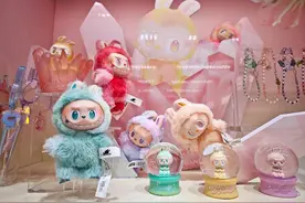 泡泡玛特AB面：爆款狂欢与资本暗流图片