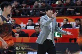 体坛午爆｜山东男篮明晚客战南京头排苏酒，阿森纳重返英超前二图片